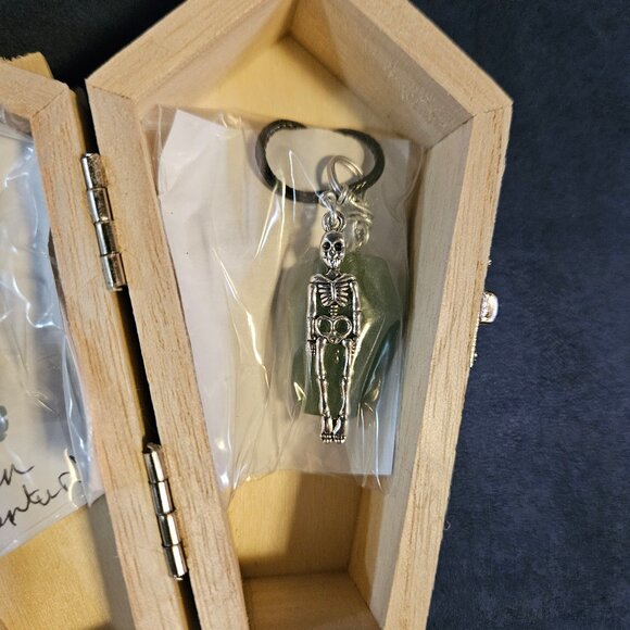 Green aventurine skull & coffin, + skeleton, gemstone pendants, jewelry box - Picture 5 of 9